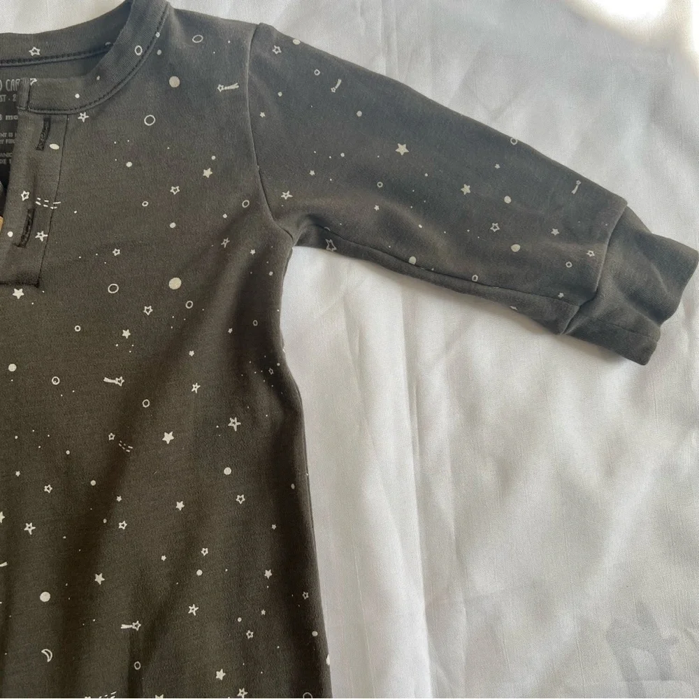 Red Caribou Close to the Stars Button Jumpsuit in Grey Size 0-3 Months